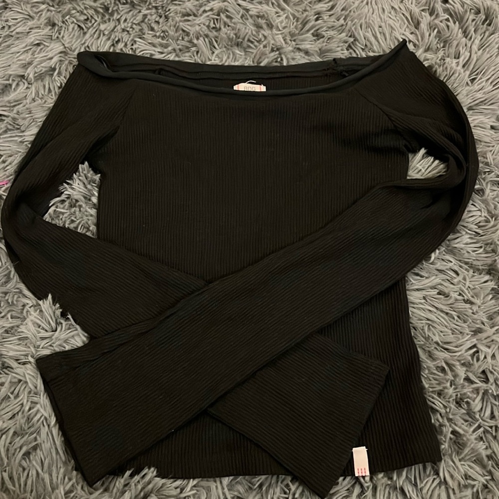 Long sleeve over the shoulder black shirt.